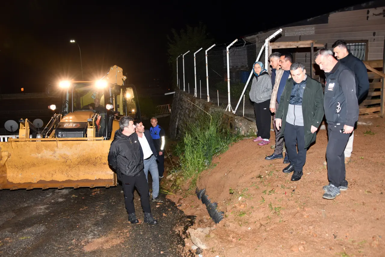 Vali Atay ve Başkan Başer Çamlıca Mahallesi'nde İncelemelerde Bulundu 7