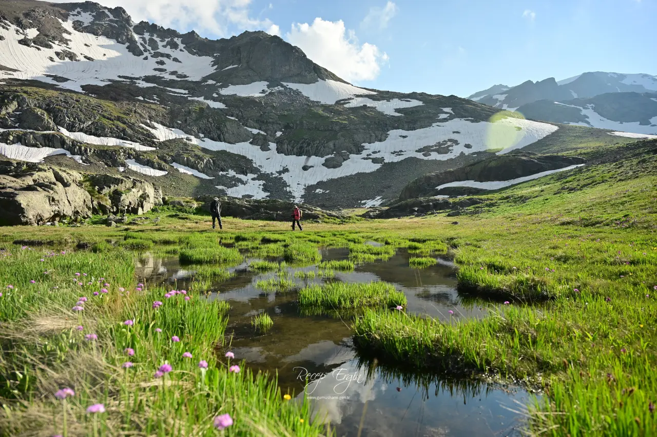 Artabel'in Zirvesinde Hem Çiçekler Hem Şehitlerin İzleri Var 84