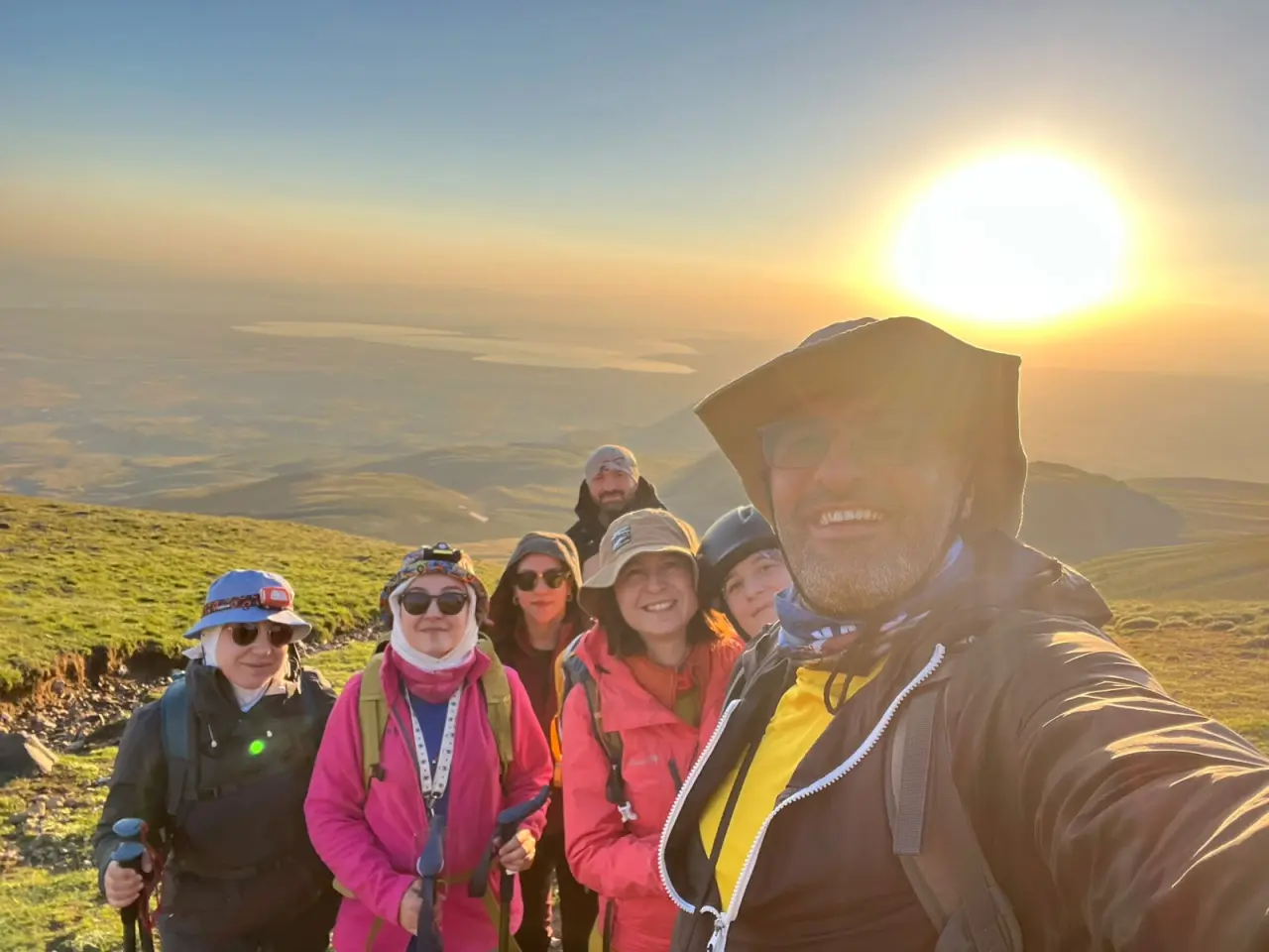 13 Saatlik Zirve Savaşı! GÜDAK'ın 12 Sporcusu Süphan Dağı'na çıktı 13