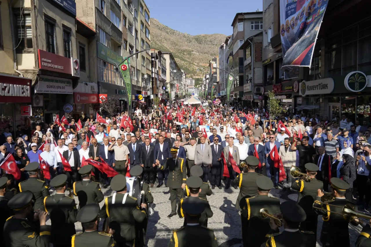 Gümüşhane Caddelerinde Renkli Görüntüler: Altı Ülke Aynı Sahnede Buluştu 3