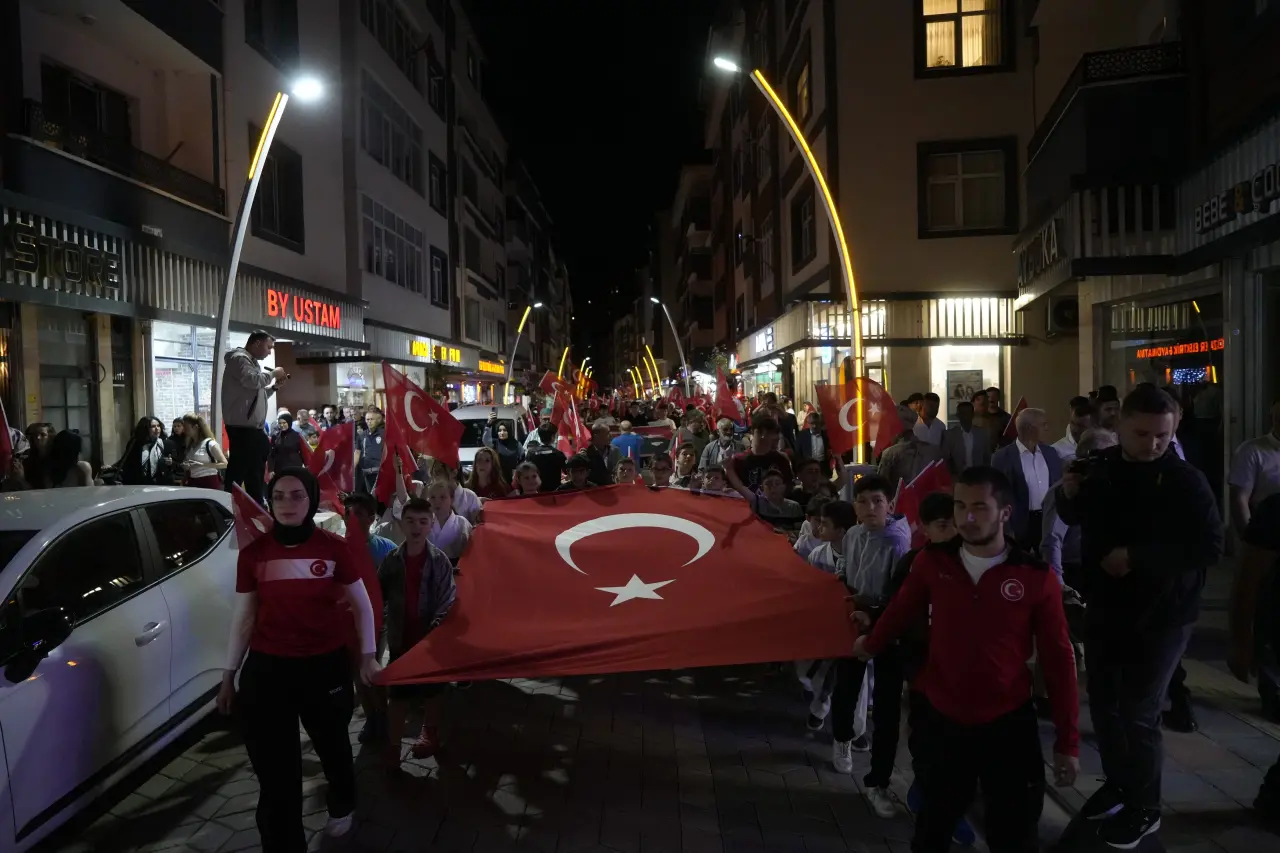 Gümüşhane Tek Yürek Oldu! 15 Temmuz'da Binlerce Kişi Meydanlarda Buluştu 4