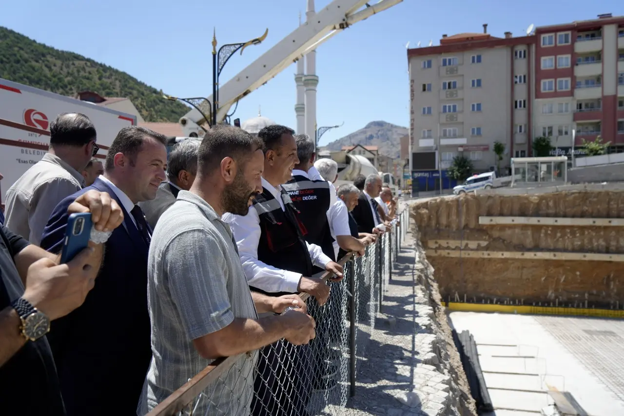 Gümüşhane'de 250 Araçlık Otopark Projesinin İlk Harcı Döküldü 9