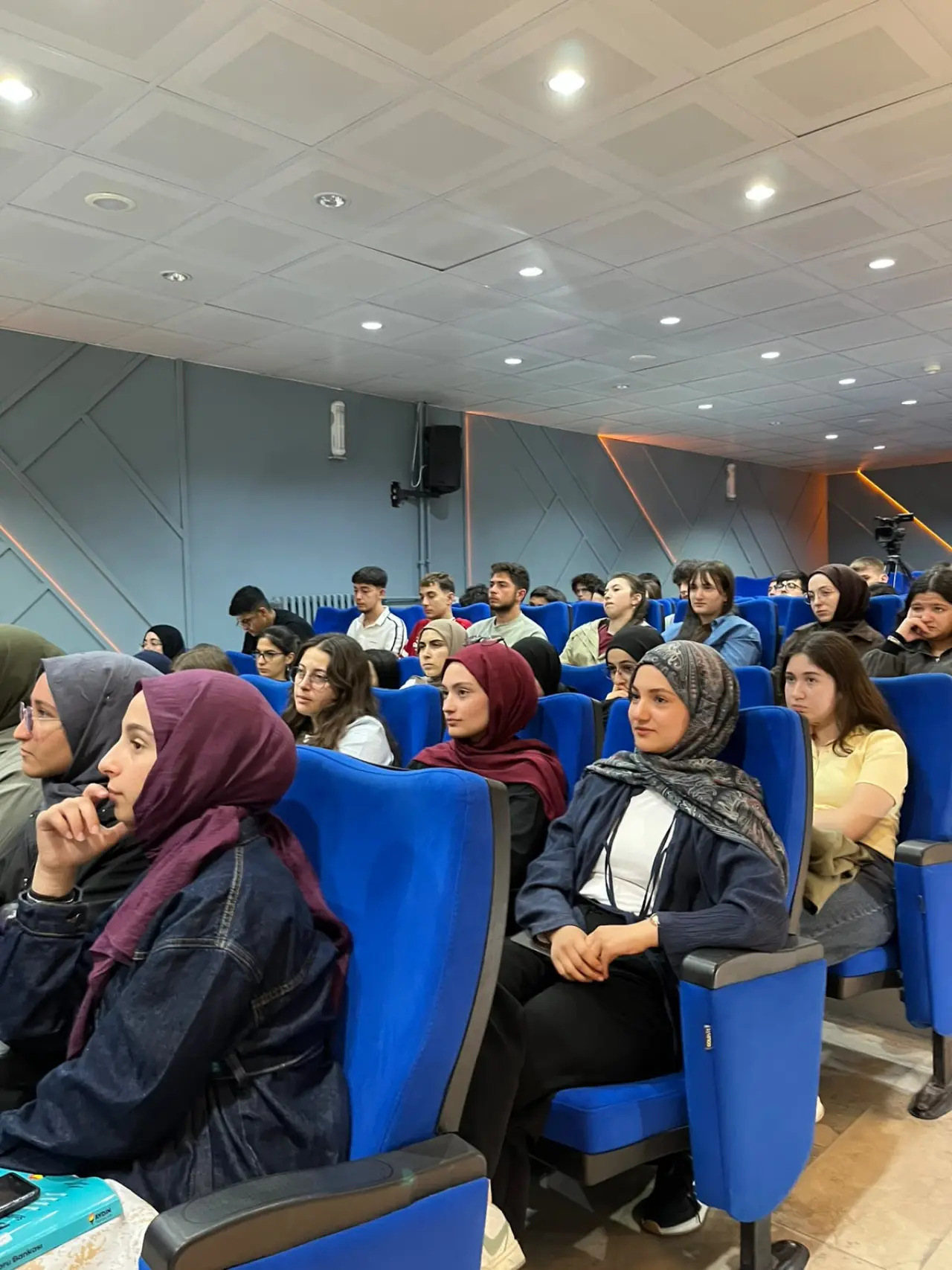 Gümüşhane'de Gençlere Ufuk Açan Buluşma: Bilim Kafe 3
