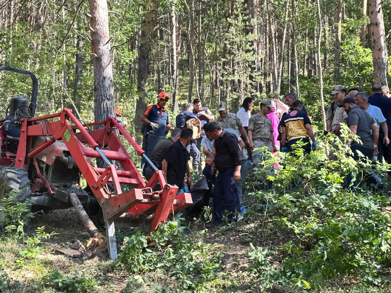 Gümüşhane’de traktörün altında kalan orman işçisi hayatını kaybetti 3