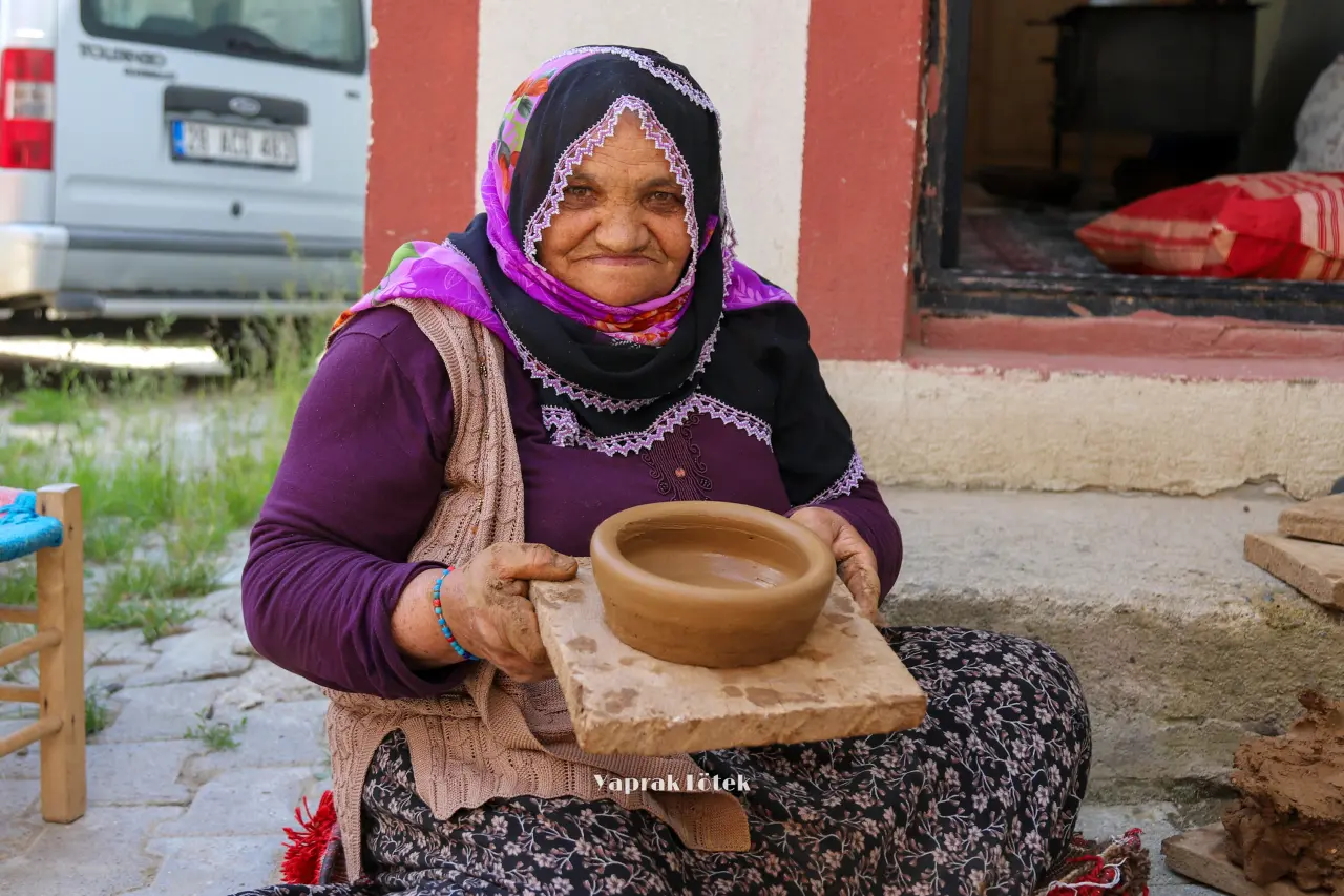 Gümüşhane'nin Asırlık Kültür Mirası Dölek Çömlekçiliği Modern Seramik Sanatıyla Yaşatıldı 13