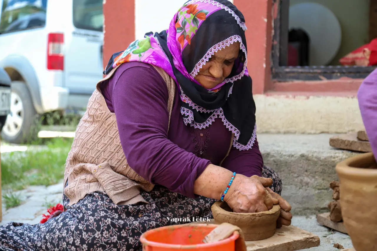 Gümüşhane'nin Asırlık Kültür Mirası Dölek Çömlekçiliği Modern Seramik Sanatıyla Yaşatıldı 7
