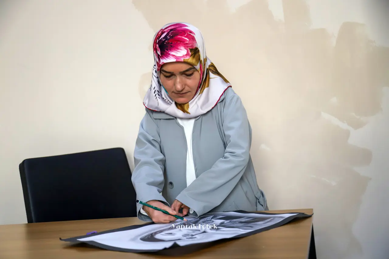 Kelkitli Rukiye Arslan Azmiyle Hem Resim Hem Edebiyat Dünyasına Damga Vurdu 16