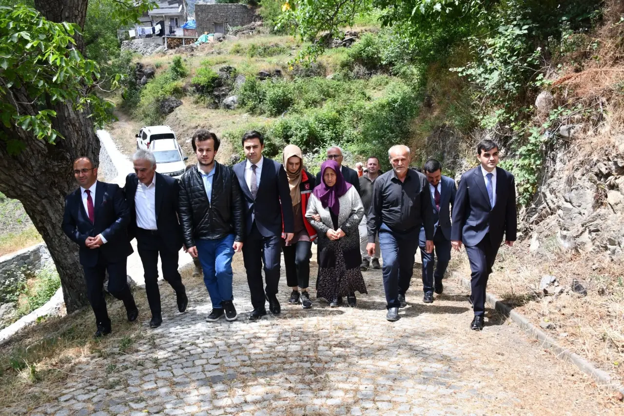 Şehit Öğretmen Necmettin Yılmaz Kabri Başında Dualarla Anıldı 6