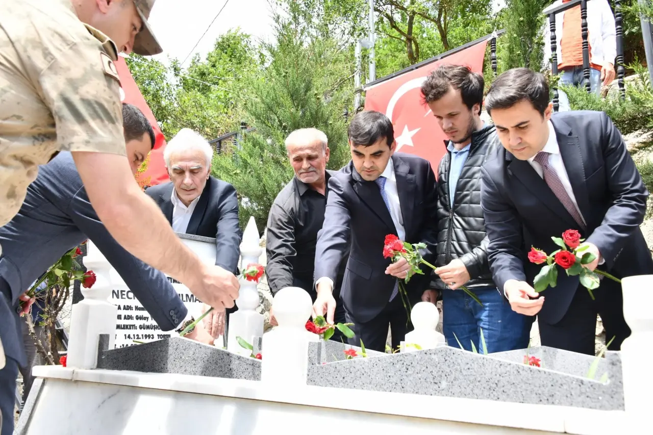 Şehit Öğretmen Necmettin Yılmaz Kabri Başında Dualarla Anıldı 3
