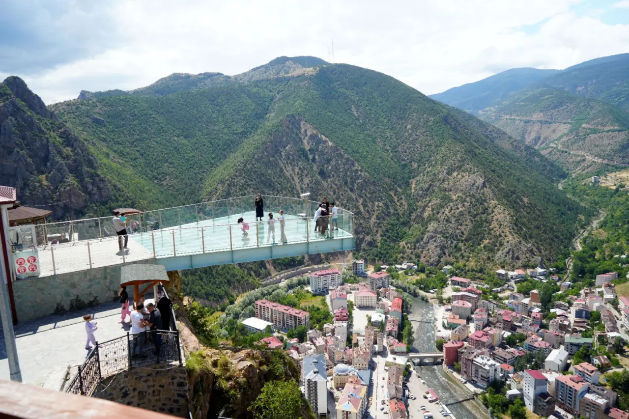 240 Metre Yükseklikte Adrenalin Dolu Anlar: "İlk Adımı Attığımda Düşeceğim Diye Çok Korktum" 4