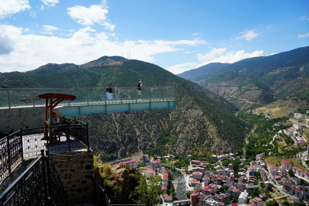 240 Metre Yükseklikte Adrenalin Dolu Anlar: "İlk Adımı Attığımda Düşeceğim Diye Çok Korktum" 1