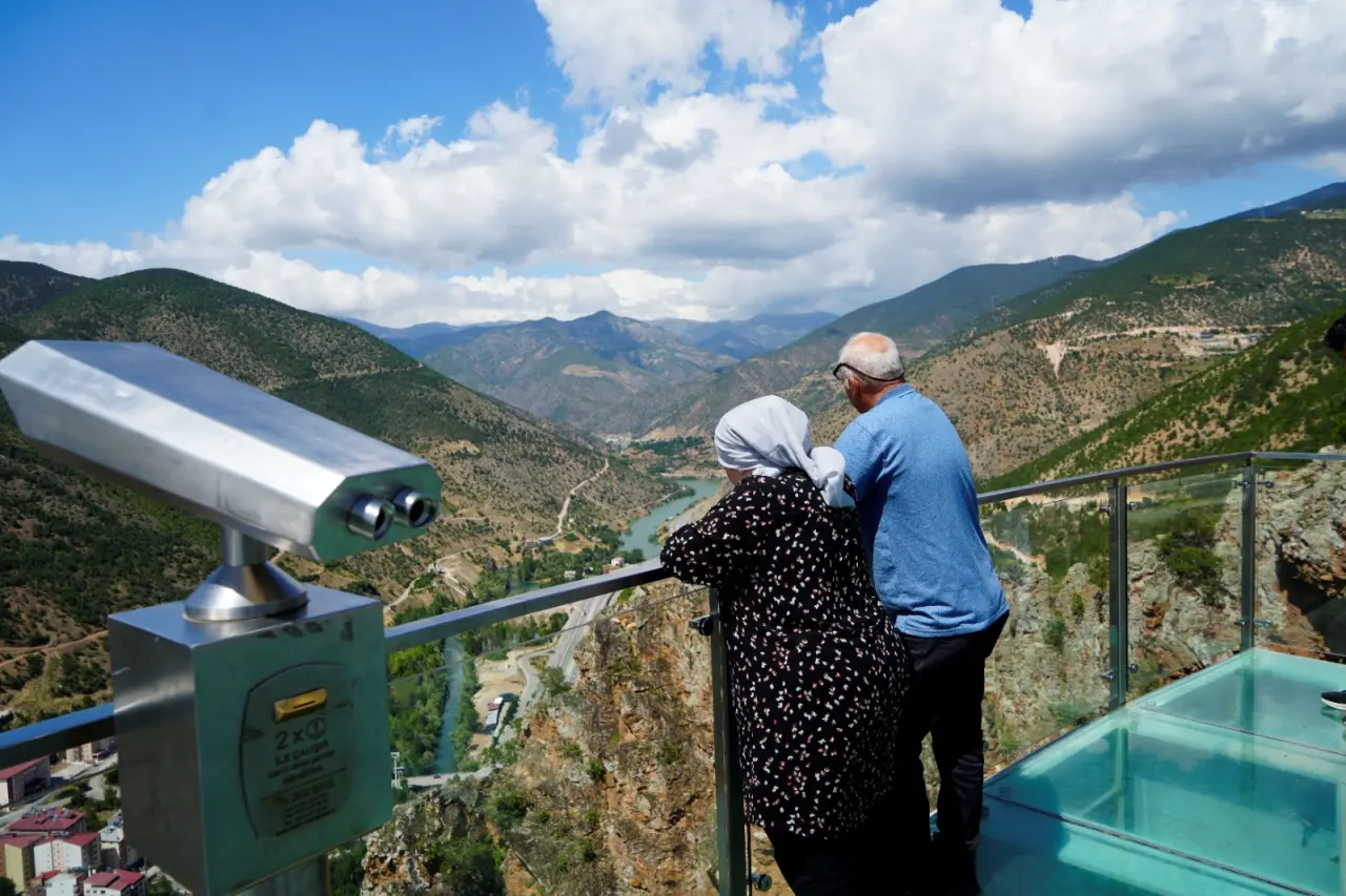 240 Metre Yükseklikte Adrenalin Dolu Anlar: "İlk Adımı Attığımda Düşeceğim Diye Çok Korktum" 2