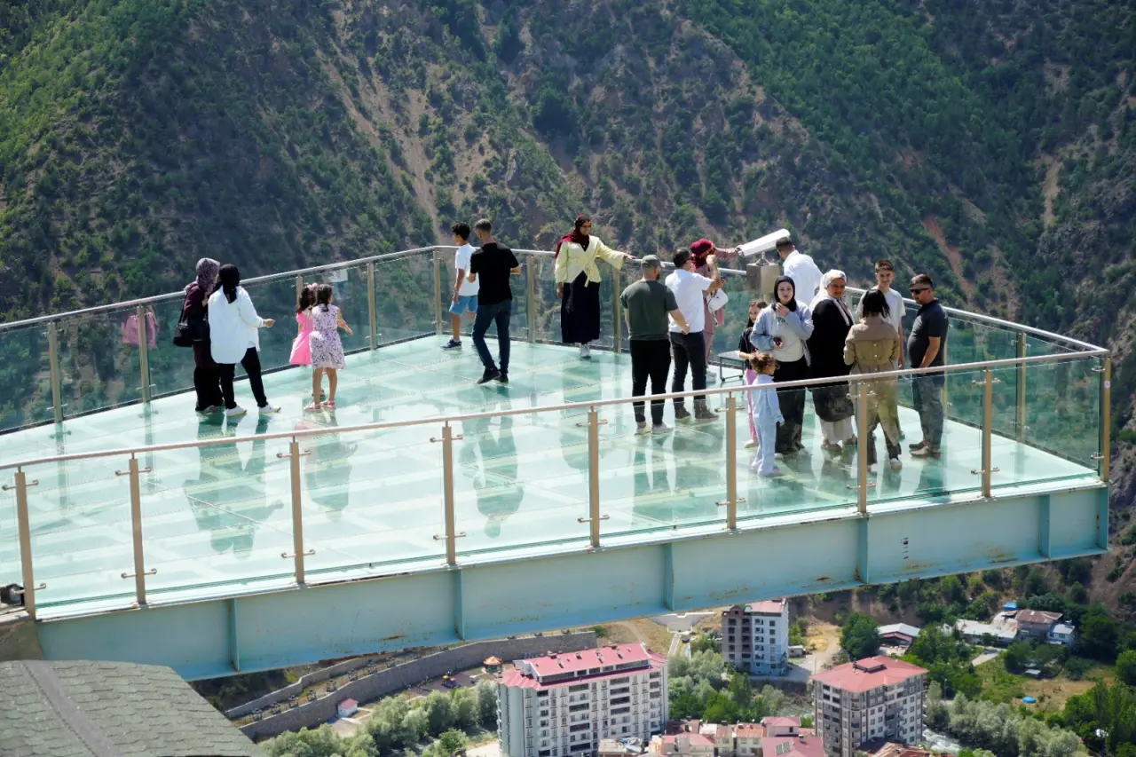 240 Metre Yükseklikte Adrenalin Dolu Anlar: "İlk Adımı Attığımda Düşeceğim Diye Çok Korktum" 5