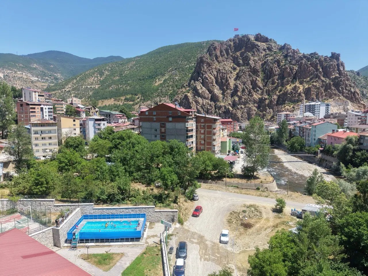 Torul'da Portatif Havuz Hizmete Açıldı: Çocuklara Ücretsiz Yüzme Eğitimi Başladı 4