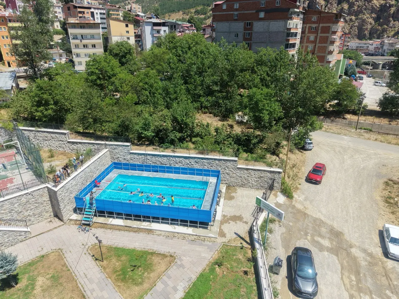 Torul'da Portatif Havuz Hizmete Açıldı: Çocuklara Ücretsiz Yüzme Eğitimi Başladı 5