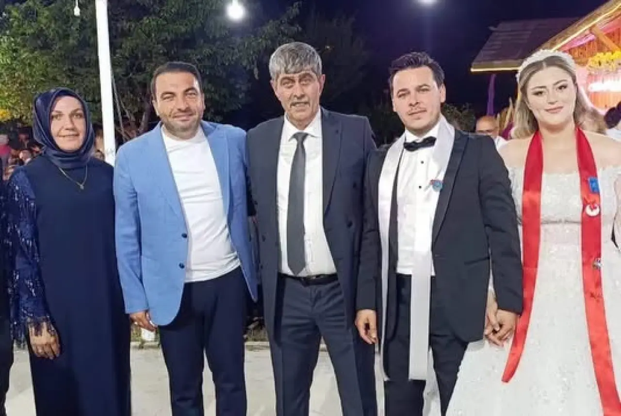 Torul’daki Düğünde Herkesi Duygulandıran An! Başkan Özdemir Kürsüye Bu Kez Kızı İçin Çıktı 3