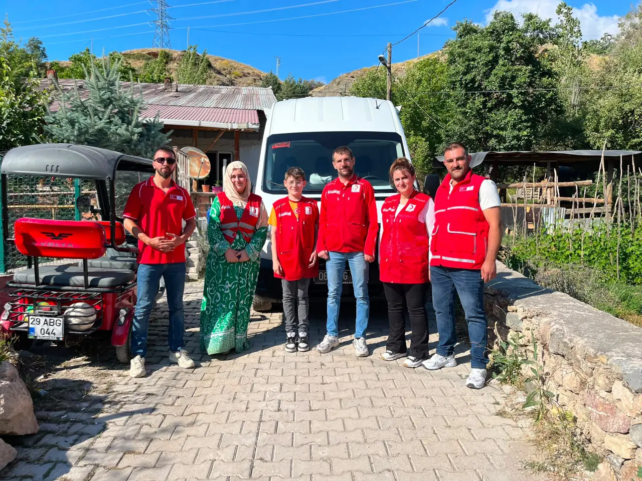 Türk Kızılay Engelsiz Ekibinden Gümüşhane'de Akülü Sandalye Desteği 2