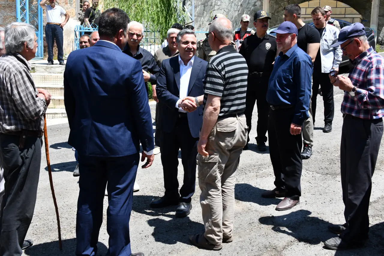 Vali Cevdet Atay, Yeşildere Köyünde vatandaşların taleplerini dinledi 2