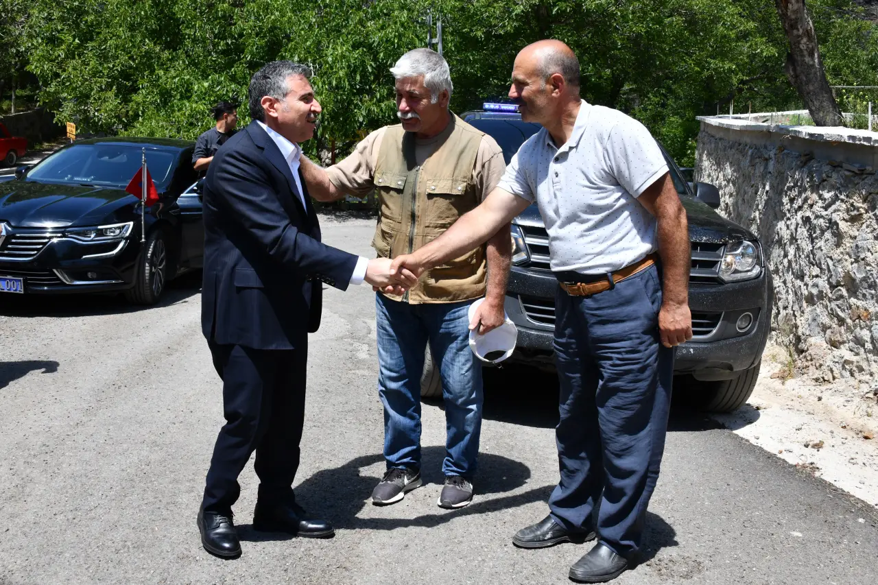 Vali Cevdet Atay, Yeşildere Köyünde vatandaşların taleplerini dinledi 6