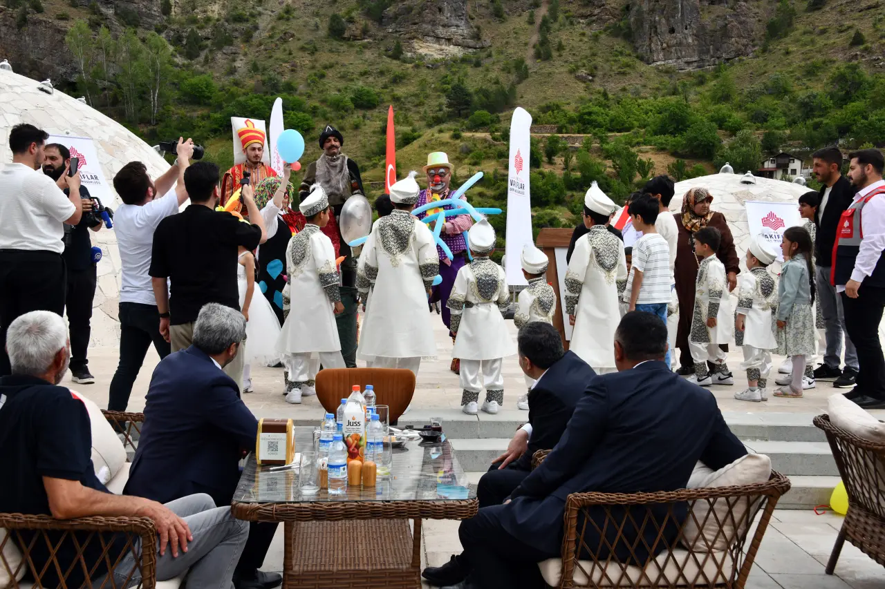 Vali Cevdet Atay’ın Makam Aracı Sünnet Çocukları İçin Şehir Turu Yaptı 19