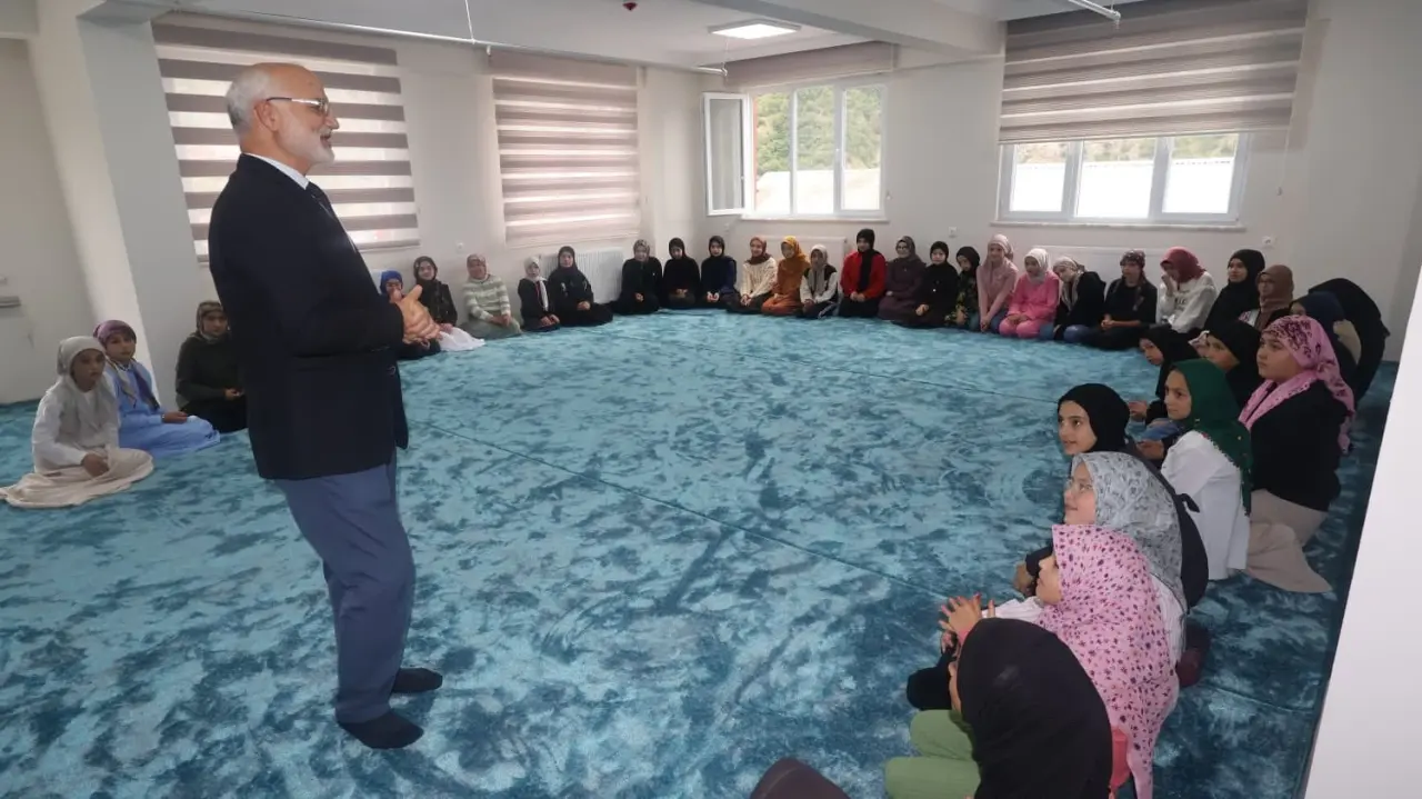 Yaz Kur'an Kursları Kız Öğrencileri Yeni Yerleşkede Eğitime Başladı 4