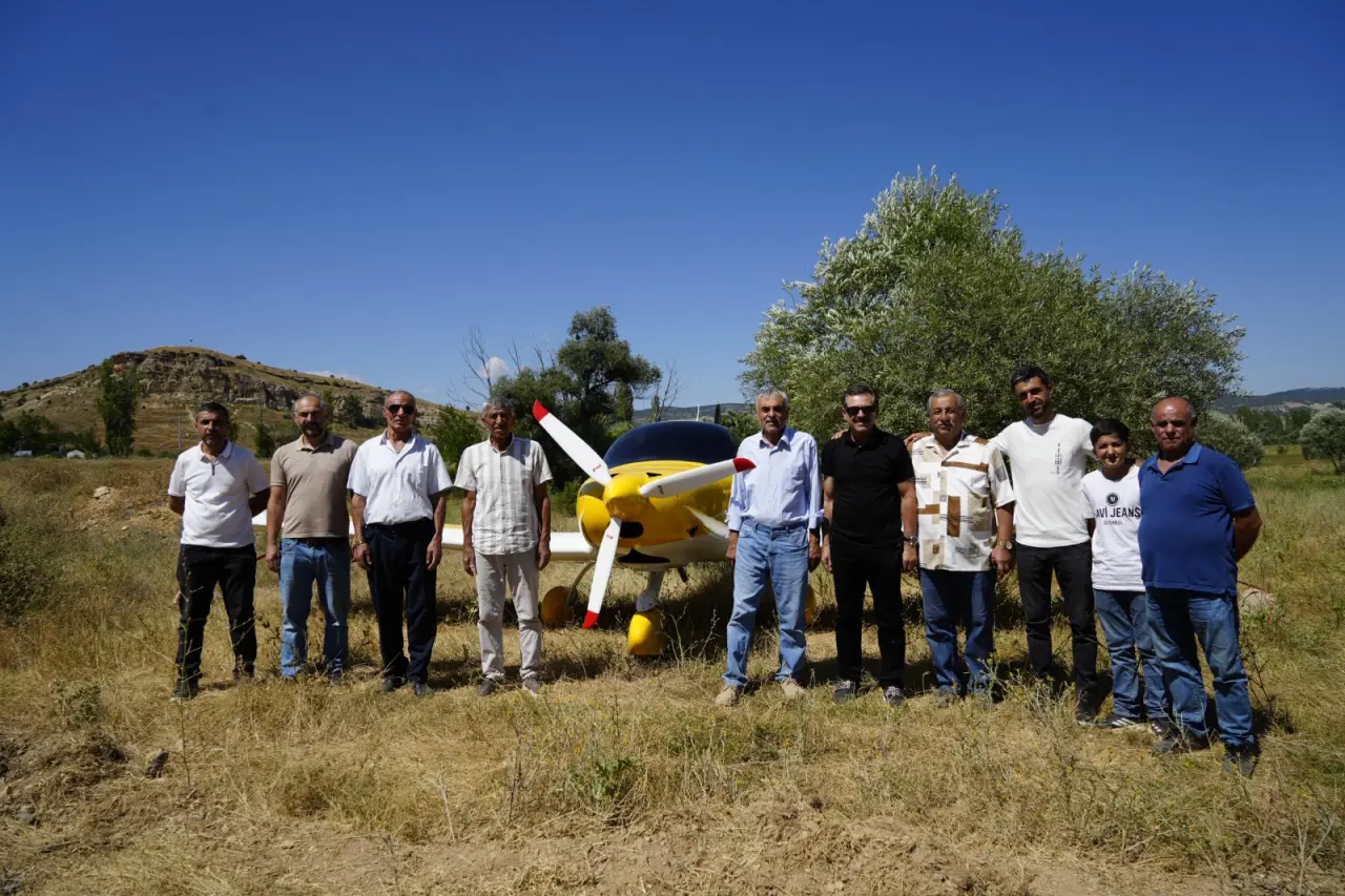 Yıllar Önce Annesine Verdiği Sözü Tuttu: Köyüne Uçakla İndi 6