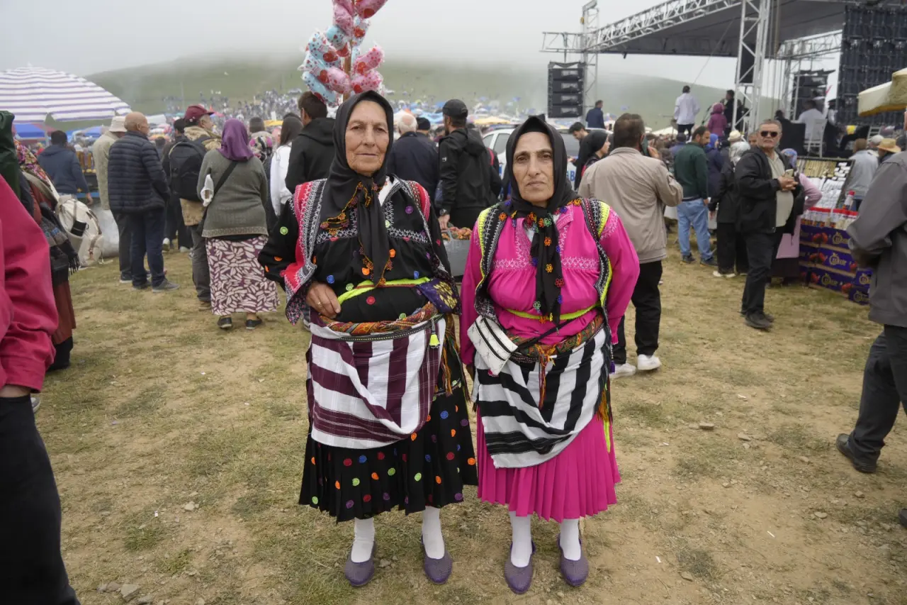 Yüzlerce yıllık Kadırga Otçu Şenliği binlerce kişiyi buluşturdu 13