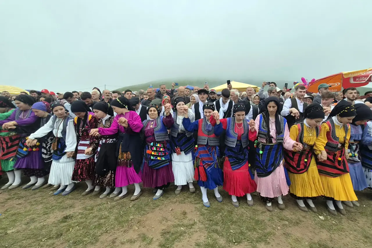 Yüzlerce yıllık Kadırga Otçu Şenliği binlerce kişiyi buluşturdu 23
