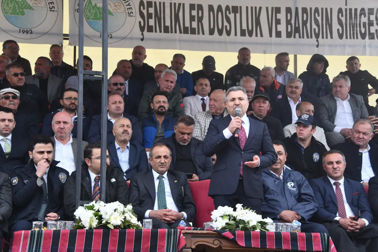 Yüzlerce yıllık Kadırga Otçu Şenliği binlerce kişiyi buluşturdu 21