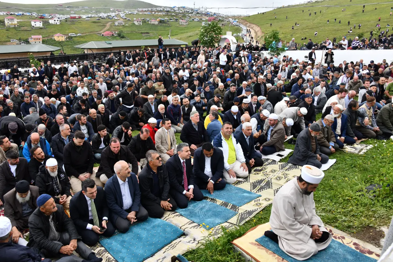 Yüzlerce yıllık Kadırga Otçu Şenliği binlerce kişiyi buluşturdu 24