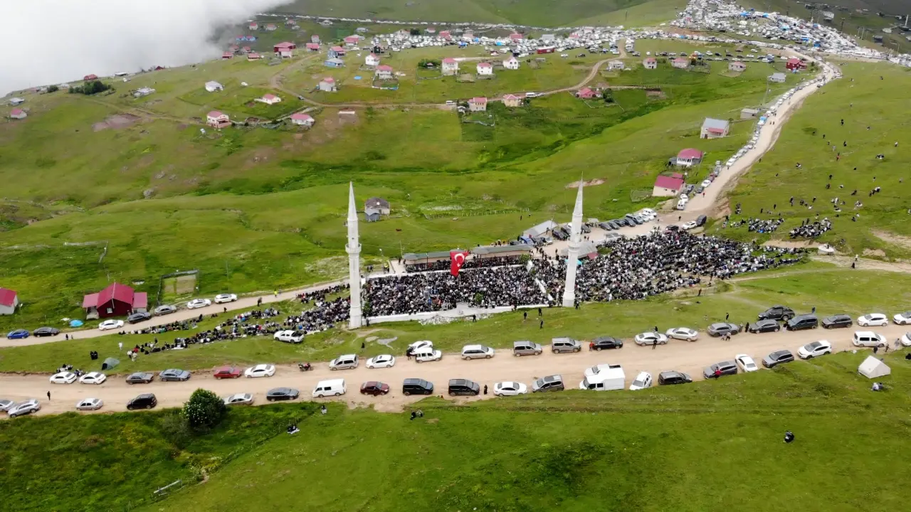 Yüzlerce yıllık Kadırga Otçu Şenliği binlerce kişiyi buluşturdu 3