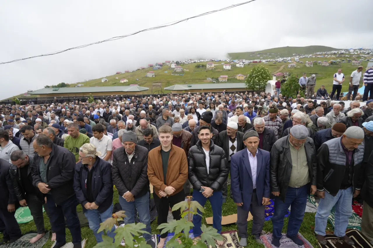Yüzlerce yıllık Kadırga Otçu Şenliği binlerce kişiyi buluşturdu 10