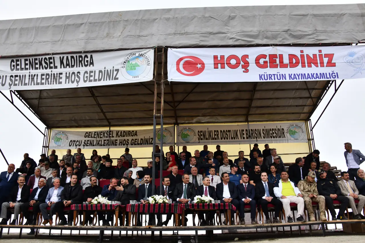 Yüzlerce yıllık Kadırga Otçu Şenliği binlerce kişiyi buluşturdu 25