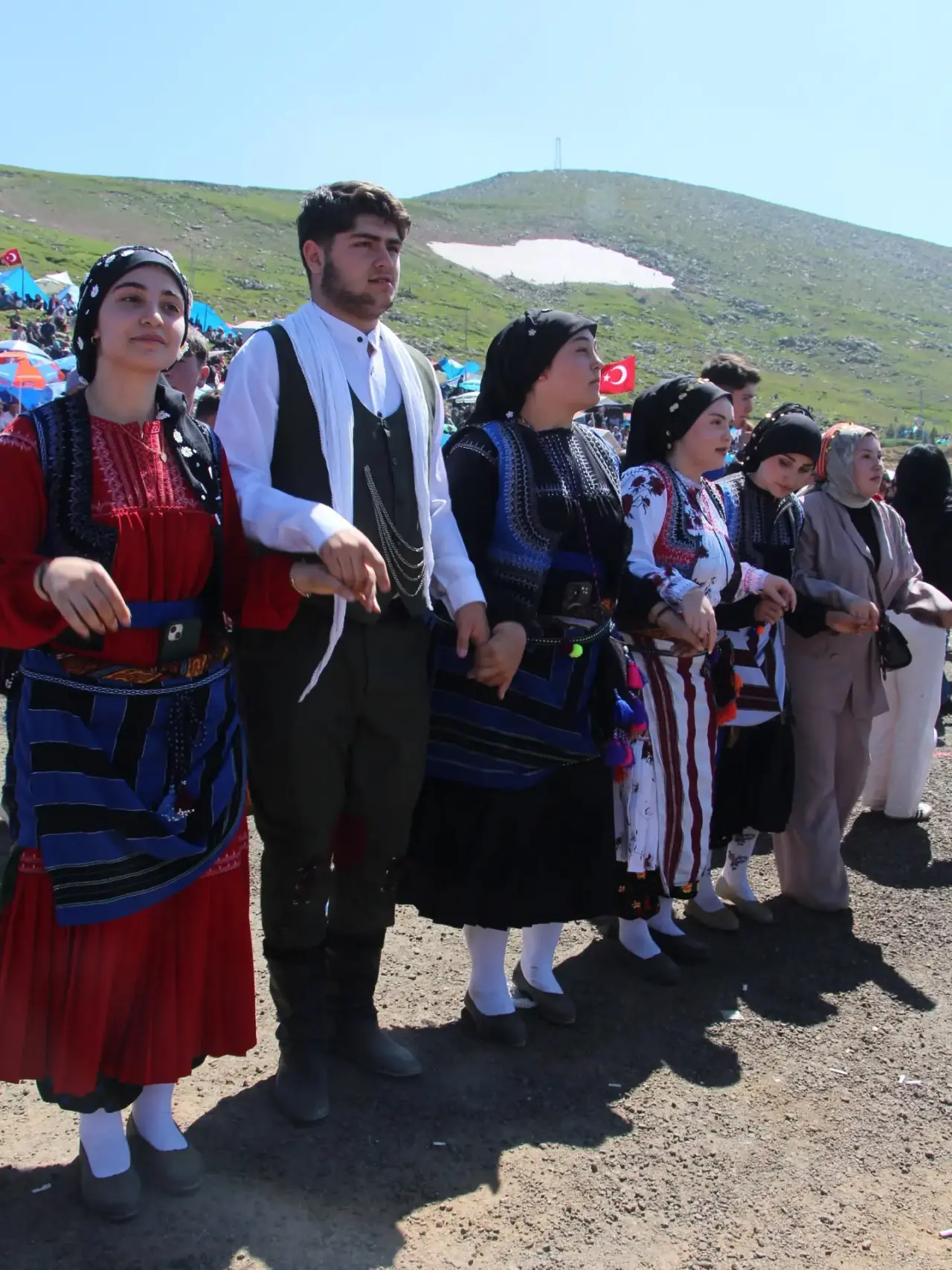 2 Bin 350 Rakımda İnsan Seli: Kazıkbeli’nde Asırlık Yayla Geleneği Yaşatıldı 5
