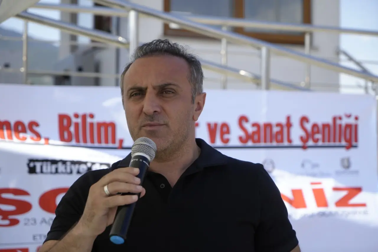240 Metre Yükseklikte Tarihi Buluşma: Türkiye'de İz Bırakan Torullular Açıklandı 13