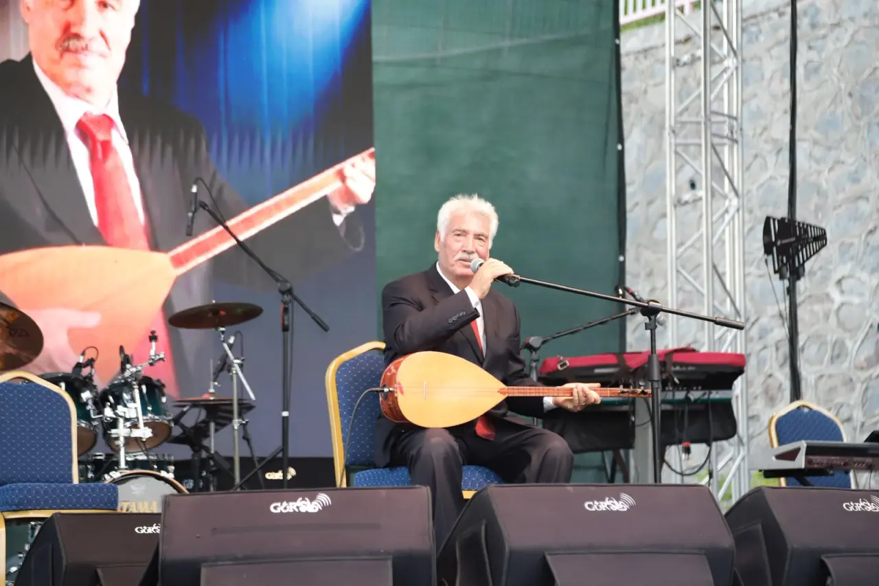 Bahçeli Beldesi'nde Yaz Coşkusu: Çocuk Şenliği ve Dev Konser Yoğun Katılımla Gerçekleşti 22