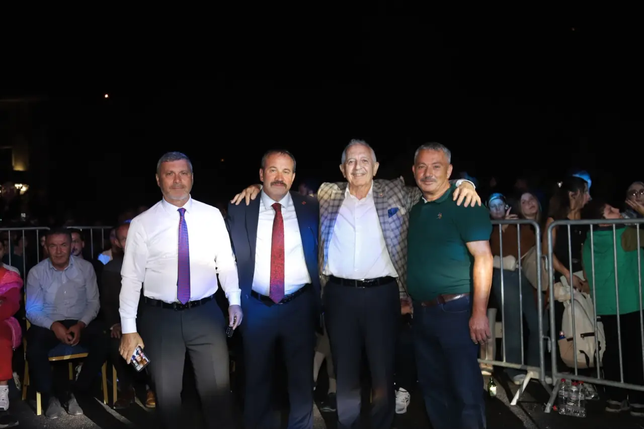 Bahçeli Beldesi'nde Yaz Coşkusu: Çocuk Şenliği ve Dev Konser Yoğun Katılımla Gerçekleşti 11