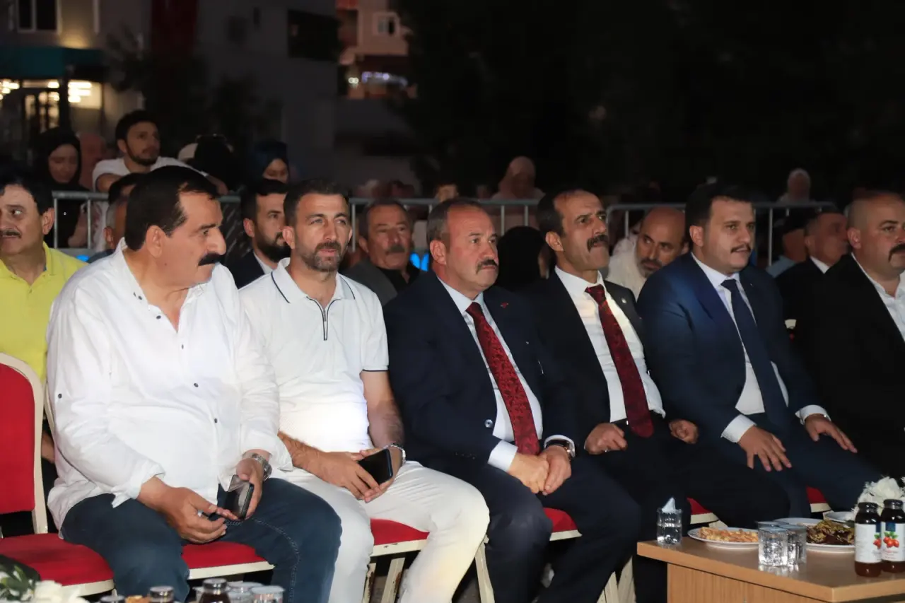 Bahçeli Beldesi'nde Yaz Coşkusu: Çocuk Şenliği ve Dev Konser Yoğun Katılımla Gerçekleşti 13