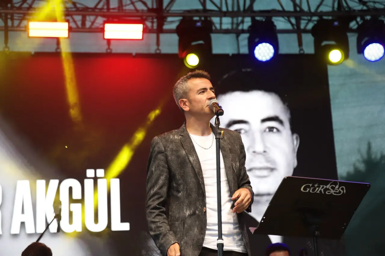 Bahçeli Beldesi'nde Yaz Coşkusu: Çocuk Şenliği ve Dev Konser Yoğun Katılımla Gerçekleşti 15