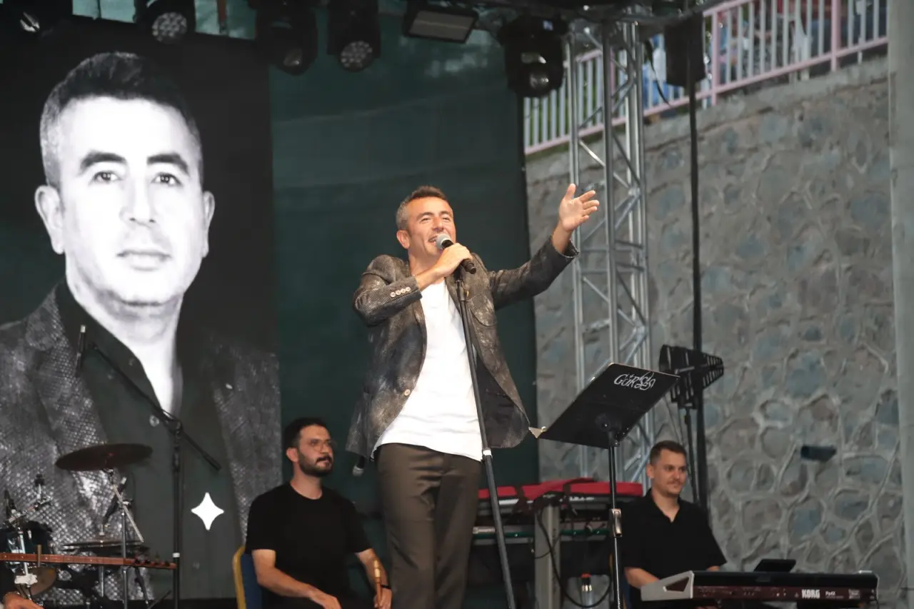 Bahçeli Beldesi'nde Yaz Coşkusu: Çocuk Şenliği ve Dev Konser Yoğun Katılımla Gerçekleşti 17