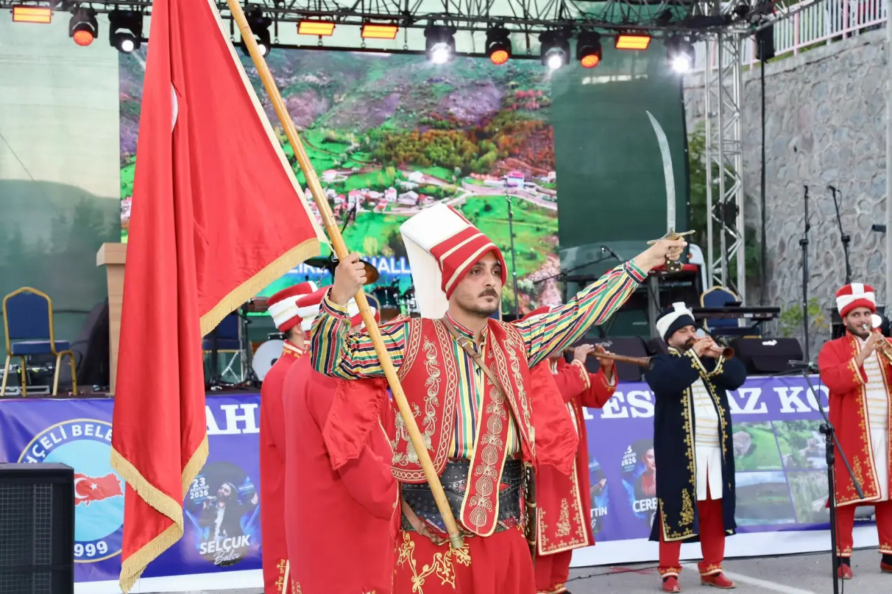 Bahçeli Beldesi'nde Yaz Coşkusu: Çocuk Şenliği ve Dev Konser Yoğun Katılımla Gerçekleşti 18
