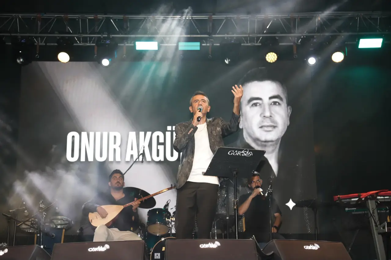 Bahçeli Beldesi'nde Yaz Coşkusu: Çocuk Şenliği ve Dev Konser Yoğun Katılımla Gerçekleşti 19