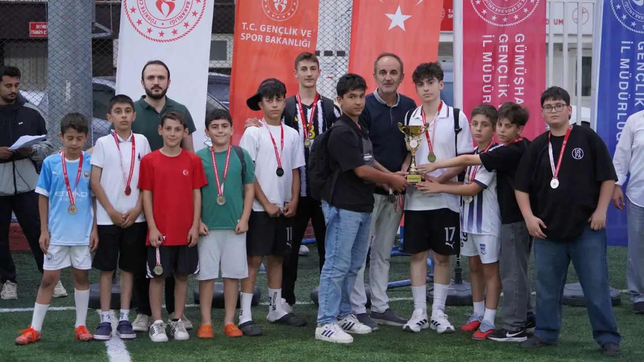 Camiden Sahaya Futbol Turnuvası'nda kupalar sahiplerini buldu 7