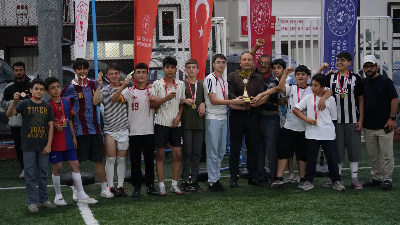 Camiden Sahaya Futbol Turnuvası'nda kupalar sahiplerini buldu 8