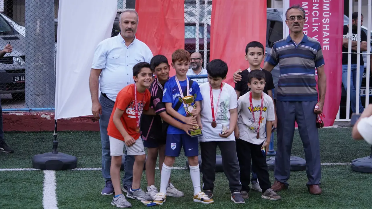 Camiden Sahaya Futbol Turnuvası'nda kupalar sahiplerini buldu 2