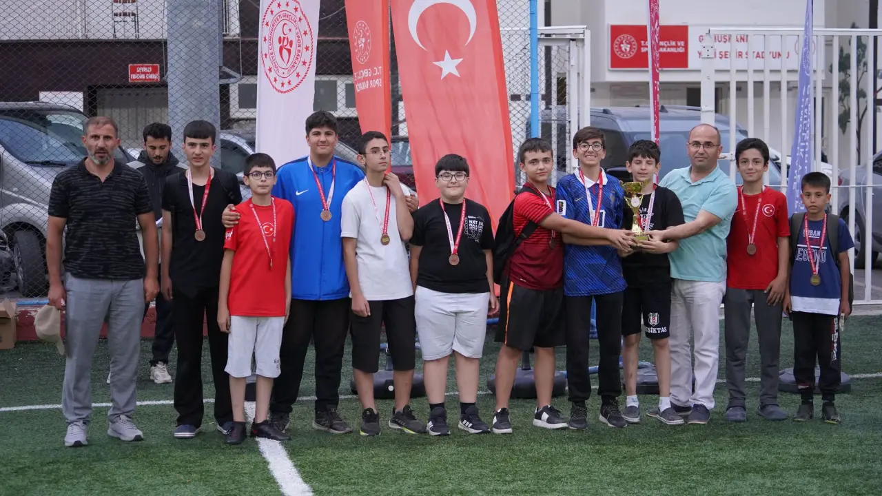 Camiden Sahaya Futbol Turnuvası'nda kupalar sahiplerini buldu 3