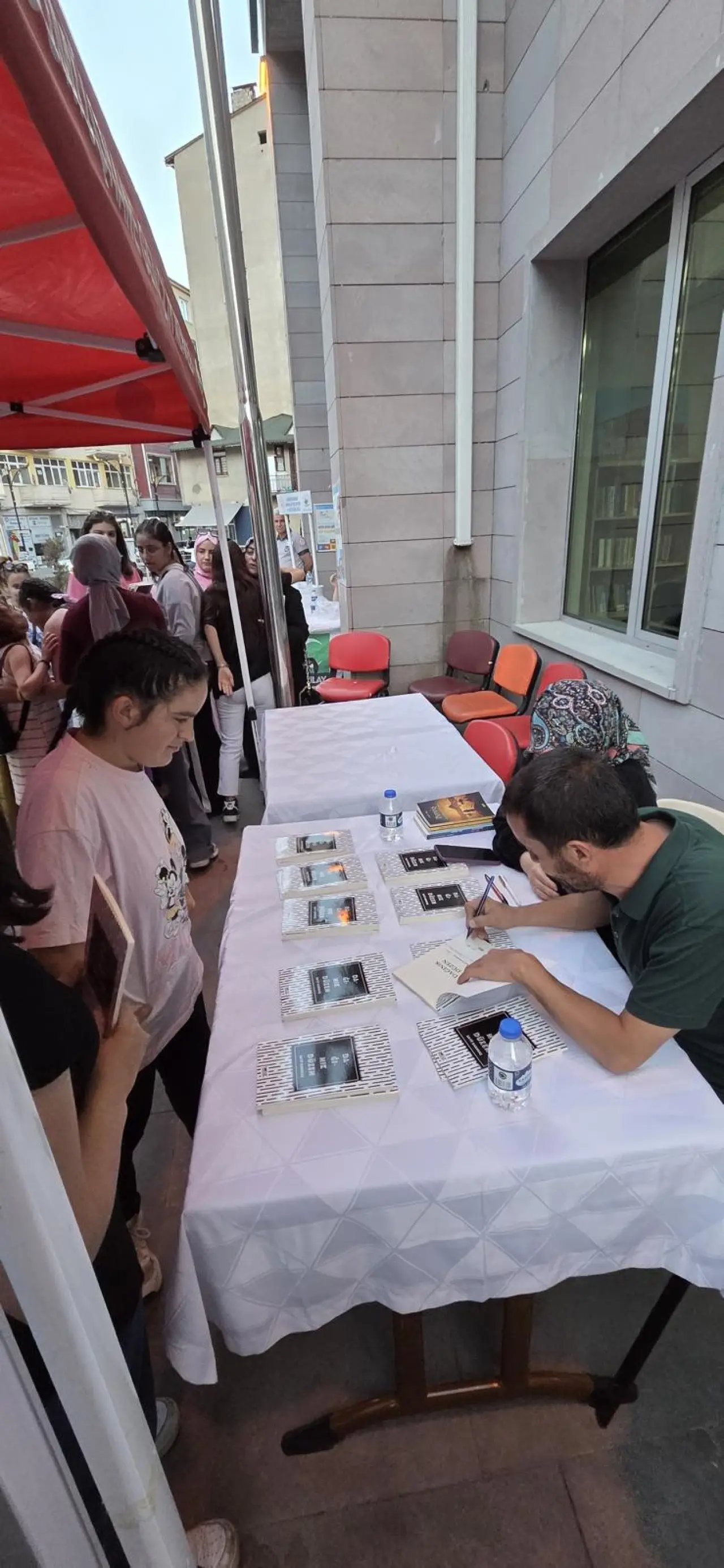 Gümüşhane Dünya Kitapseverler Günü Etkinliğinde Yazarlar Ve Okurlar Bir Araya Geldi 4