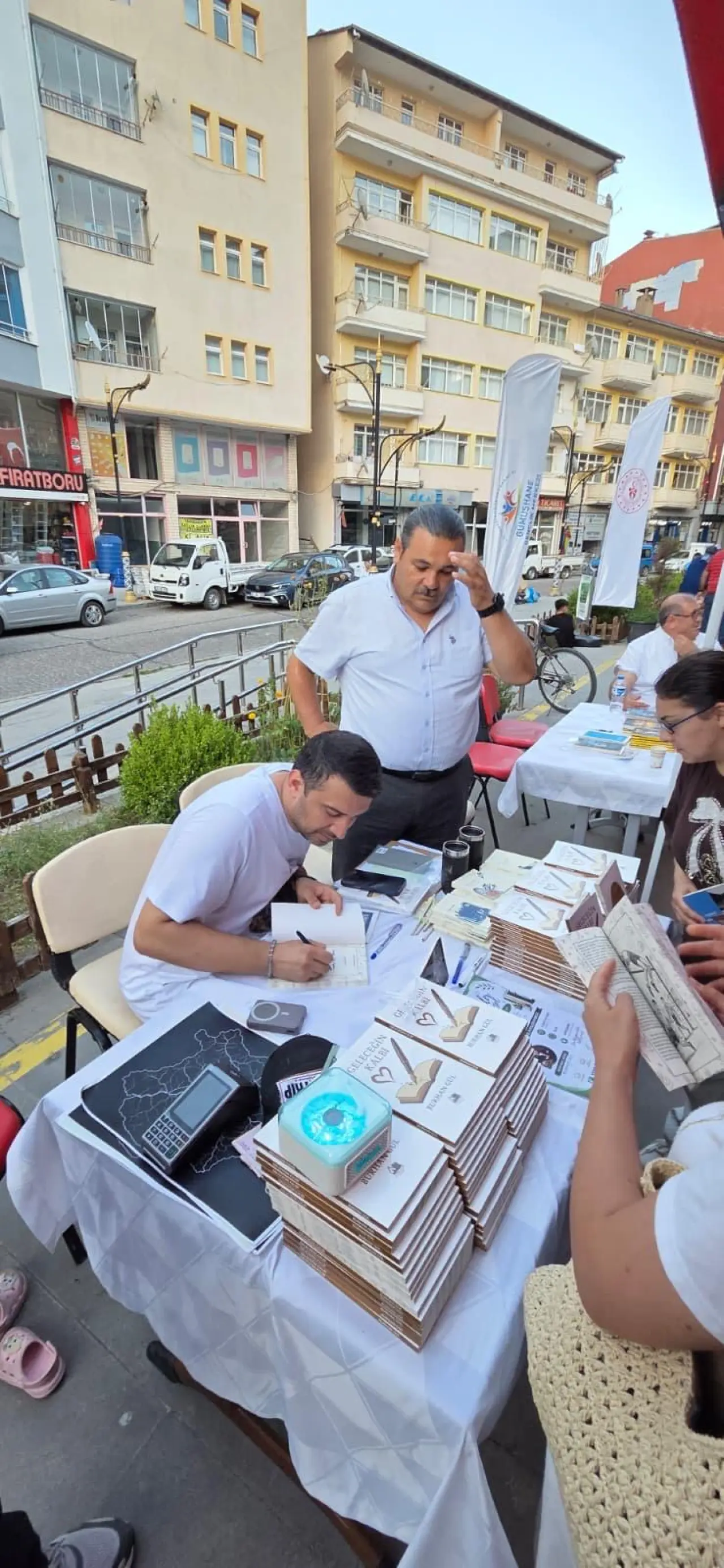 Gümüşhane Dünya Kitapseverler Günü Etkinliğinde Yazarlar Ve Okurlar Bir Araya Geldi 3