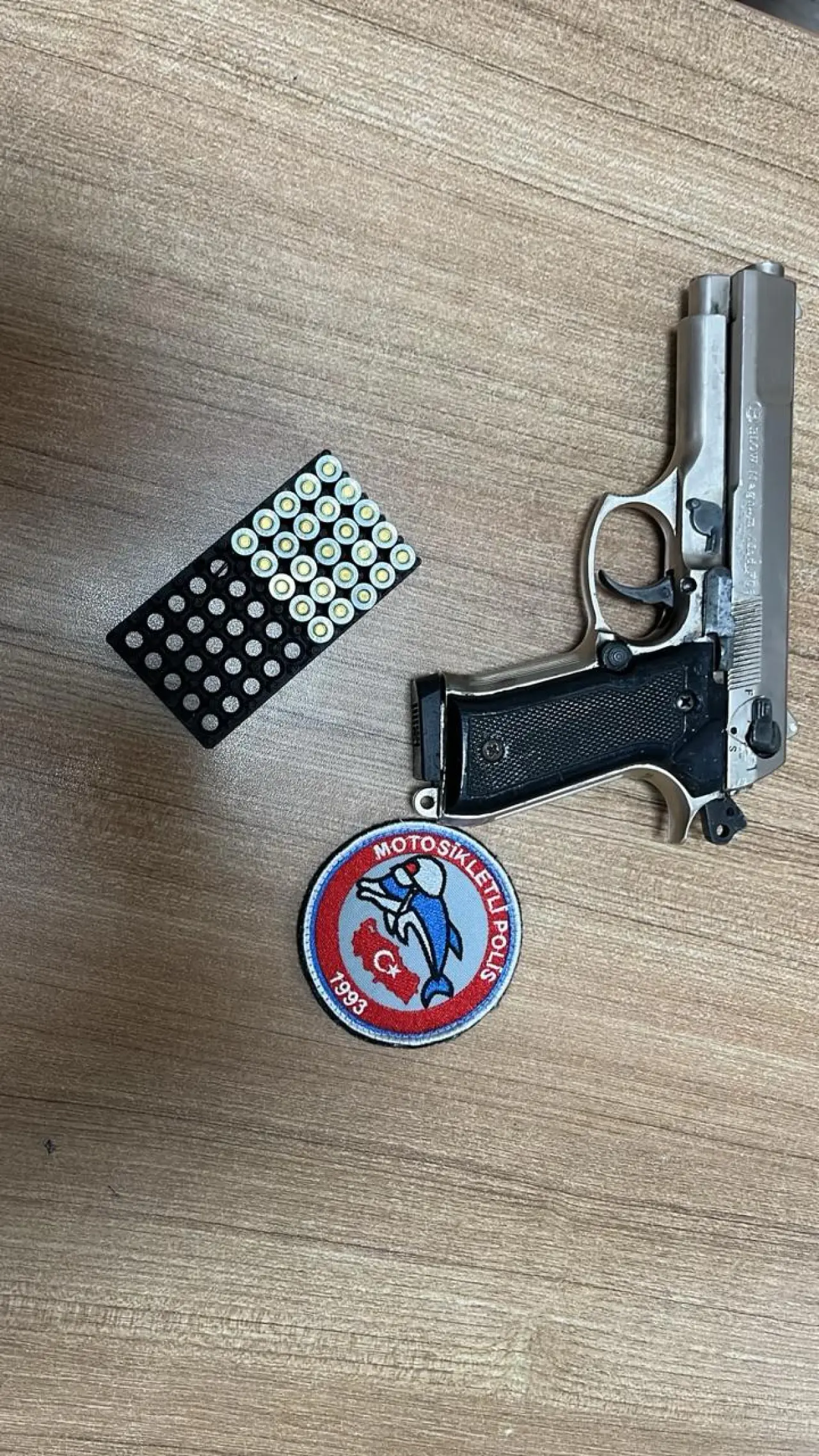 Gümüşhane Polisi Suçluların Peşini Bırakmıyor: 29 Yıl Hapis Cezası Bulunan Firariler Yakalandı 6