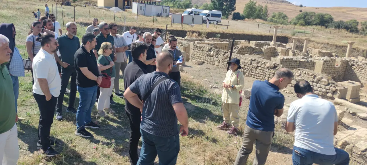 Gümüşhane'de "Birleştirilmiş Sınıflar Çalıştayı" Sona Erdi: Akademisyenler Satala ve Süleymaniye'yi Gezdi 6